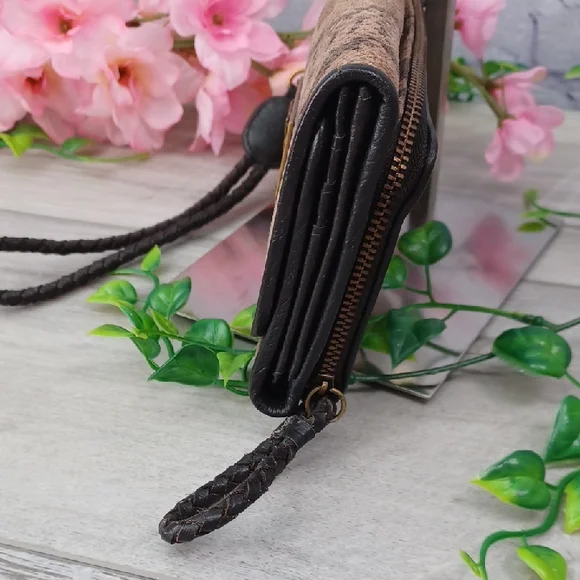 Sharif Wallet Wristlet - Picture 4 of 11